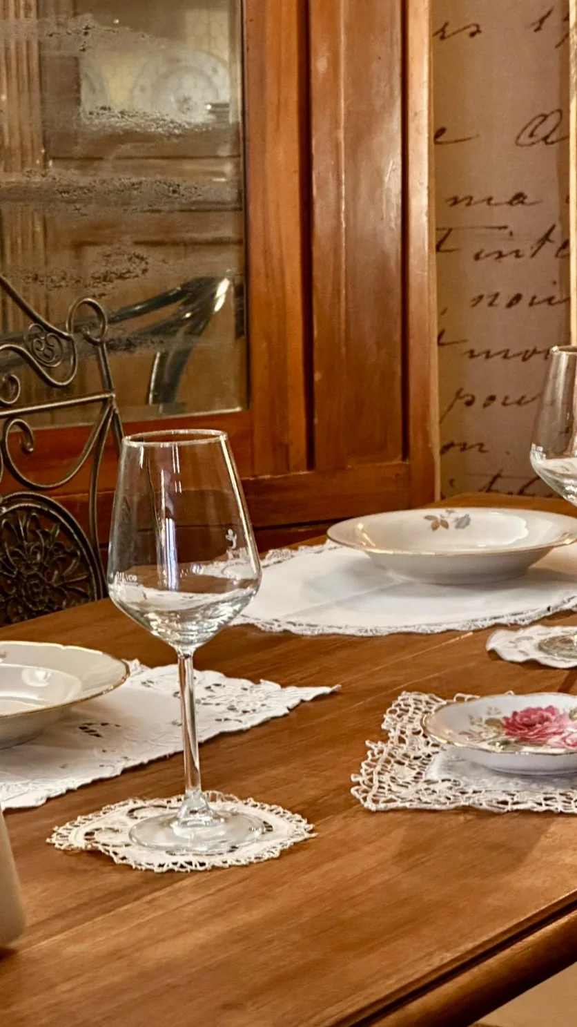 Fotografischer Arcade-Bereich des Raums neben Caffè Novecento.